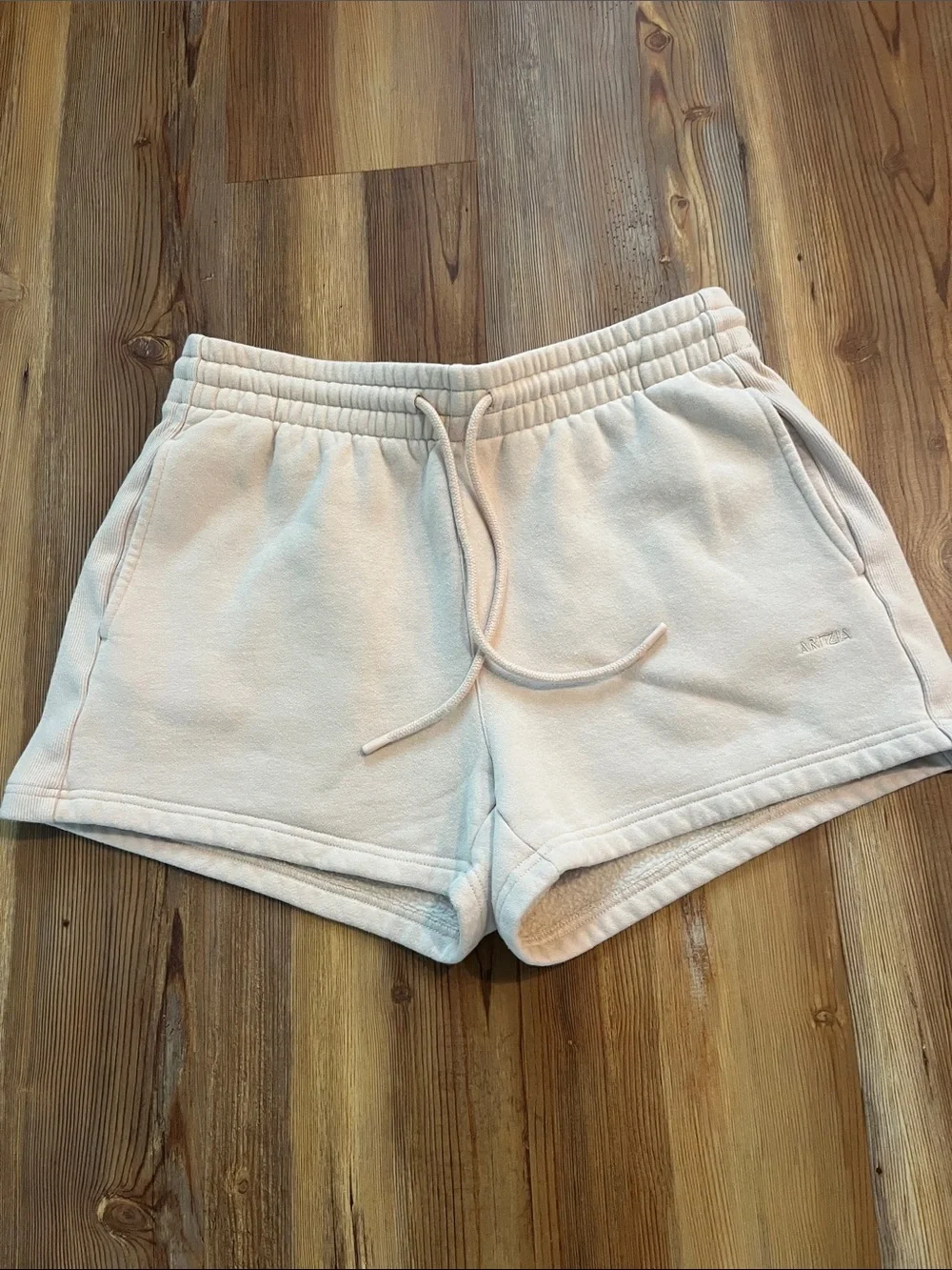 Aritzia Boyfriend Fit Cozy Fleece Shorts - Light Beige